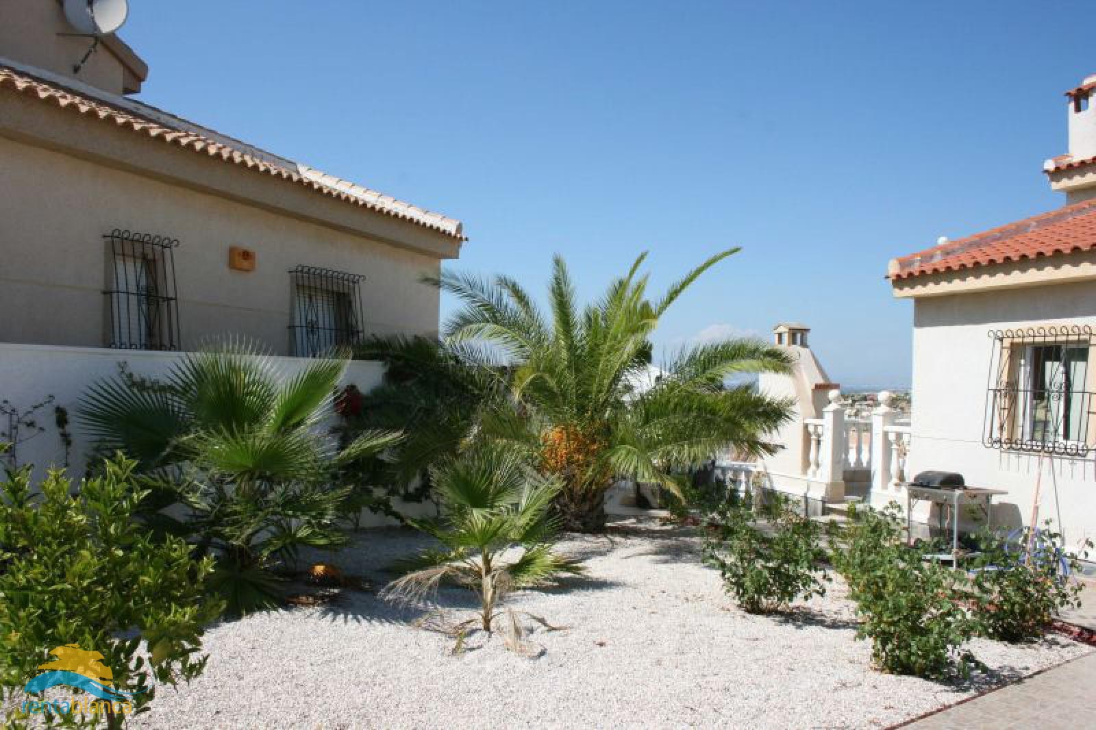 Villa with separate downstairs apartment - Rentablanca