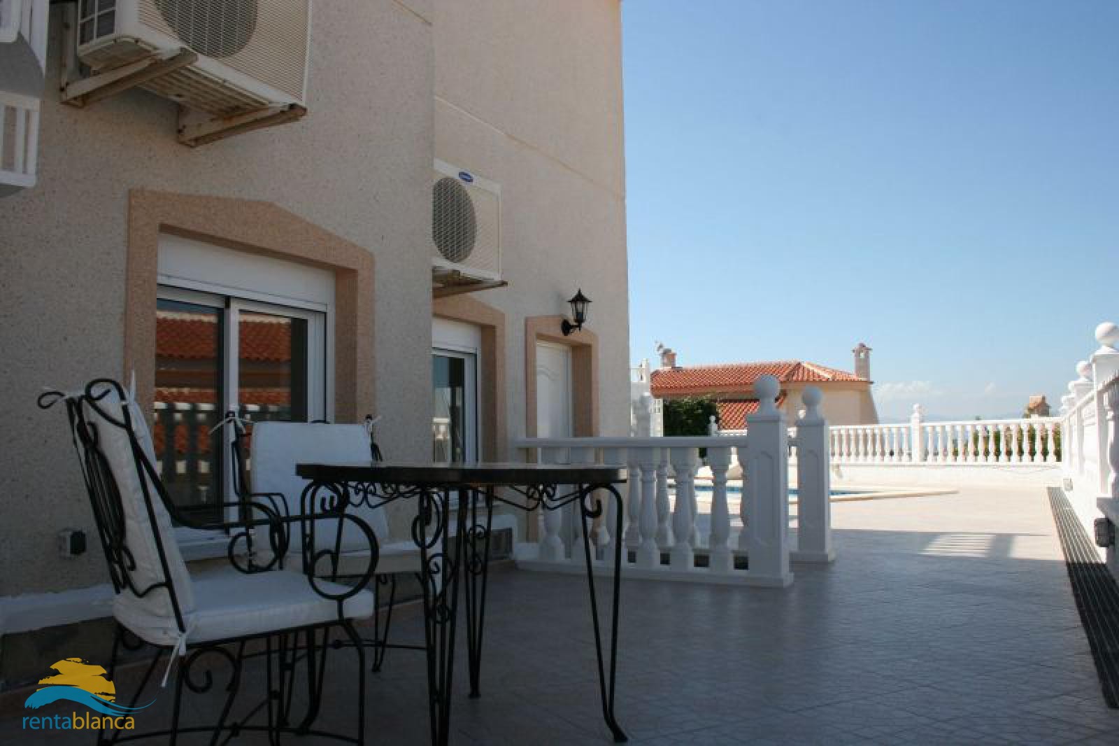 Villa with separate downstairs apartment - Rentablanca